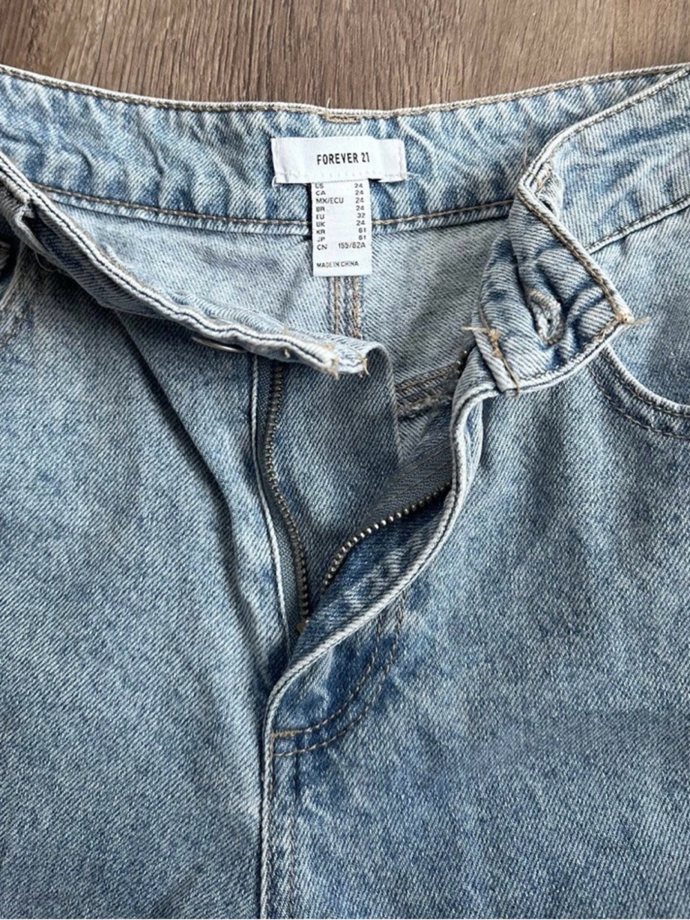 Forever 21 Washed Blue mid-Rise Jeans